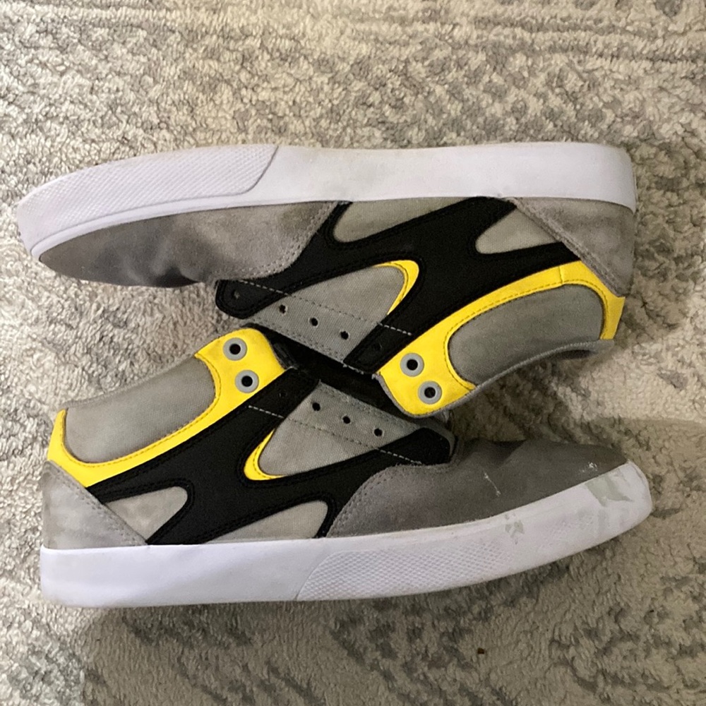 dc shoes worn like 2 times